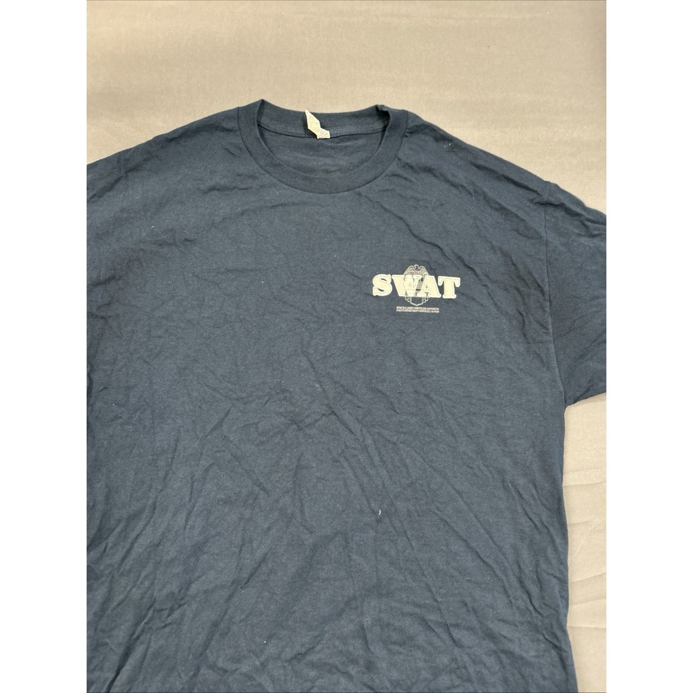 Honolulu Police SWAT t-shirt features a small chest graphic  Size XL